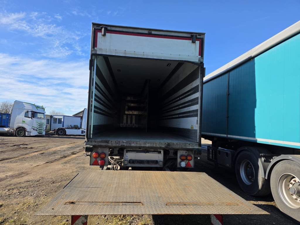 Fahrzeugabbildung Schmitz Cargobull Carrier 1950 MT,2 Kammern mit Tor,Ladebordw.3 To