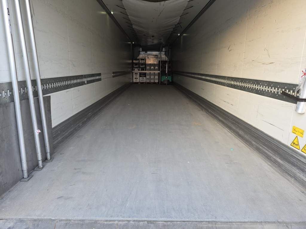 Fahrzeugabbildung Krone Tiefkühler, Carrier Vector 1550, 2 x Liftachse