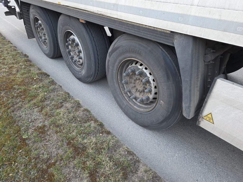 Fahrzeugabbildung Krone Tiefkühler, Carrier Vector 1550, 2 x Liftachse