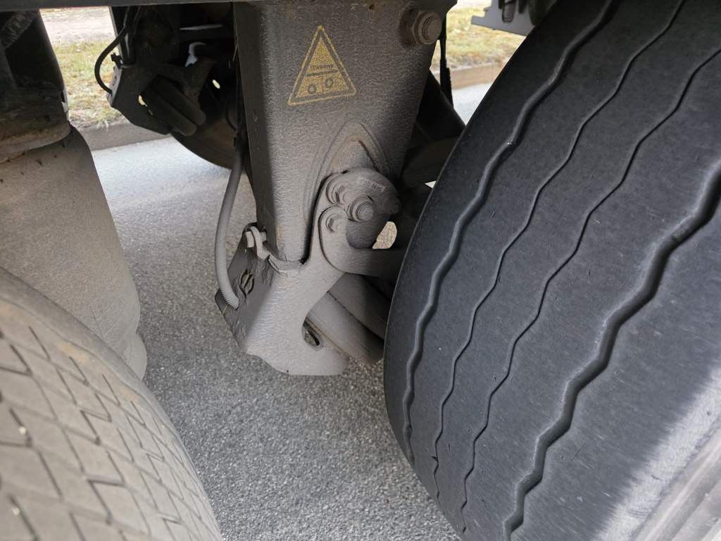 Fahrzeugabbildung Krone Tiefkühler, Carrier Vector 1550, 2 x Liftachse