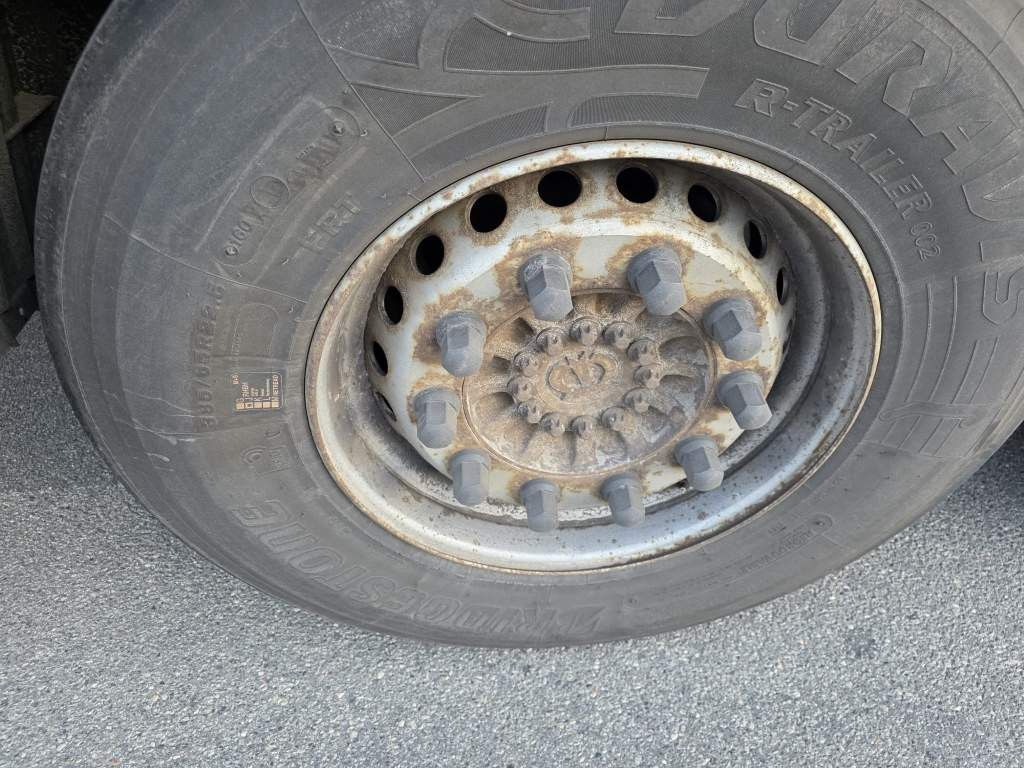 Fahrzeugabbildung Krone Tiefkühler, Carrier Vector 1550, 2 x Liftachse