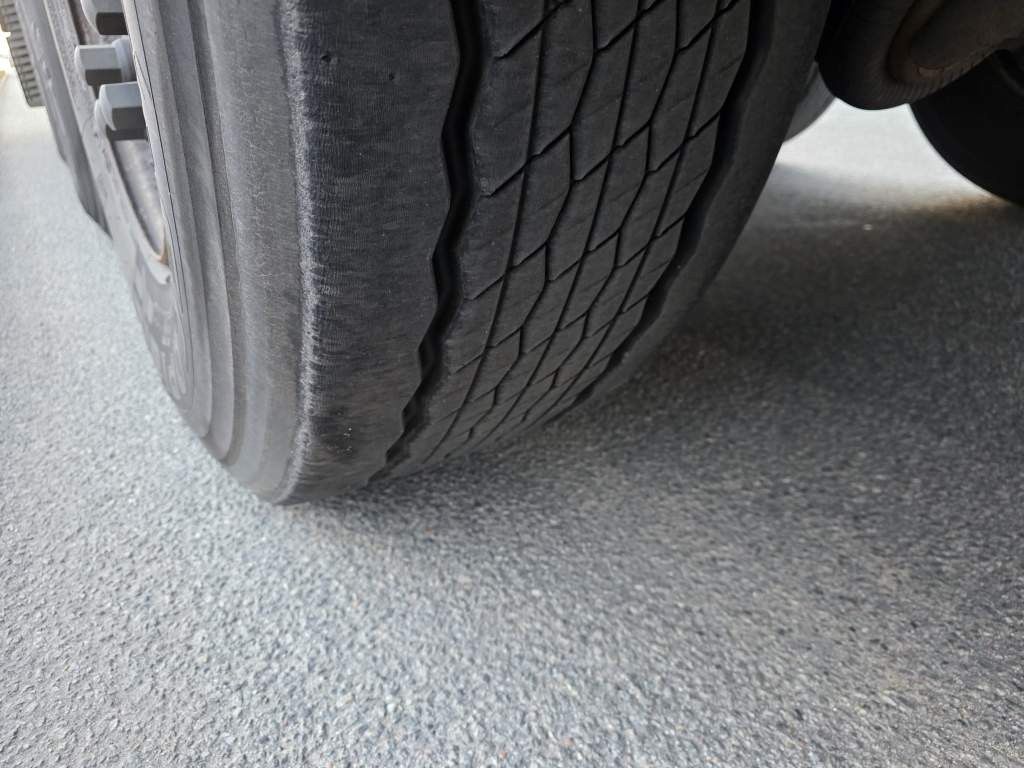 Fahrzeugabbildung Krone Tiefkühler, Carrier Vector 1550, 2 x Liftachse