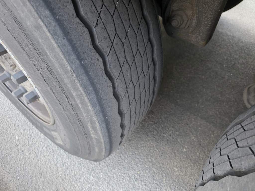 Fahrzeugabbildung Krone Tiefkühler, Carrier Vector 1550, 2 x Liftachse