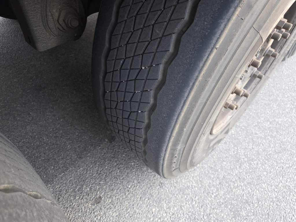 Fahrzeugabbildung Krone Tiefkühler, Carrier Vector 1550, 2 x Liftachse