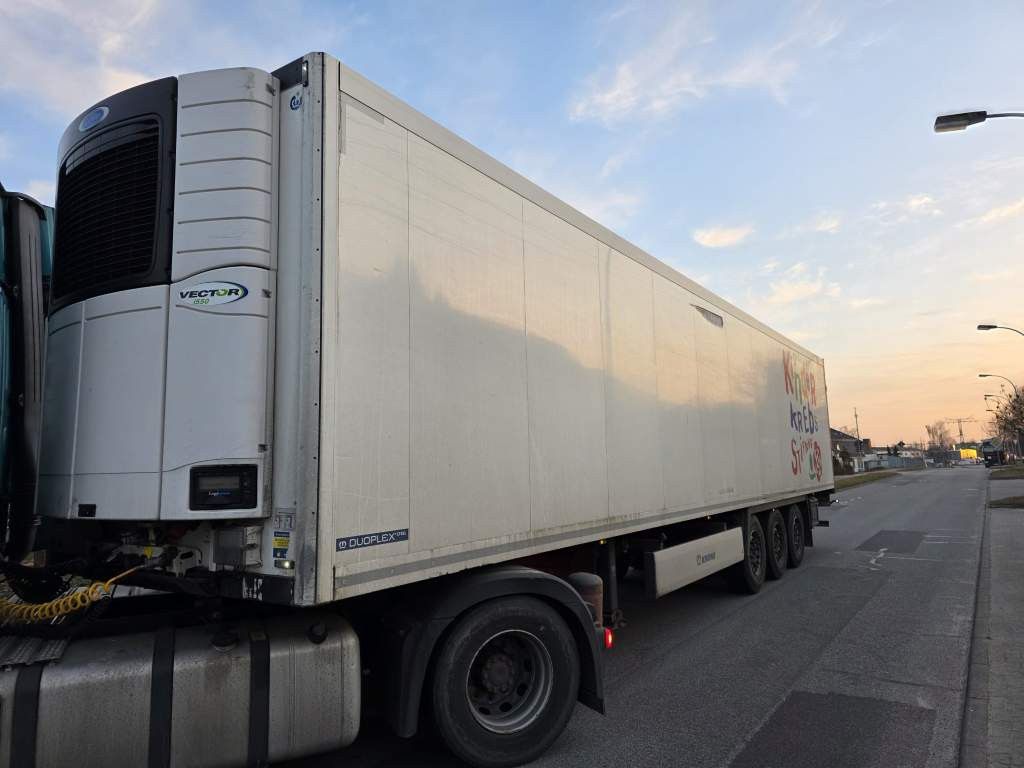 Fahrzeugabbildung Krone Tiefkühler, Carrier Vector 1550, 2 x Liftachse