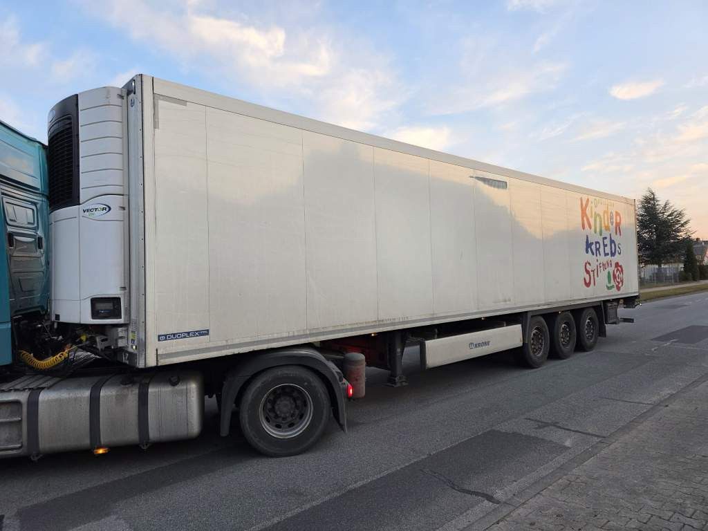 Fahrzeugabbildung Krone Tiefkühler, Carrier Vector 1550, 2 x Liftachse