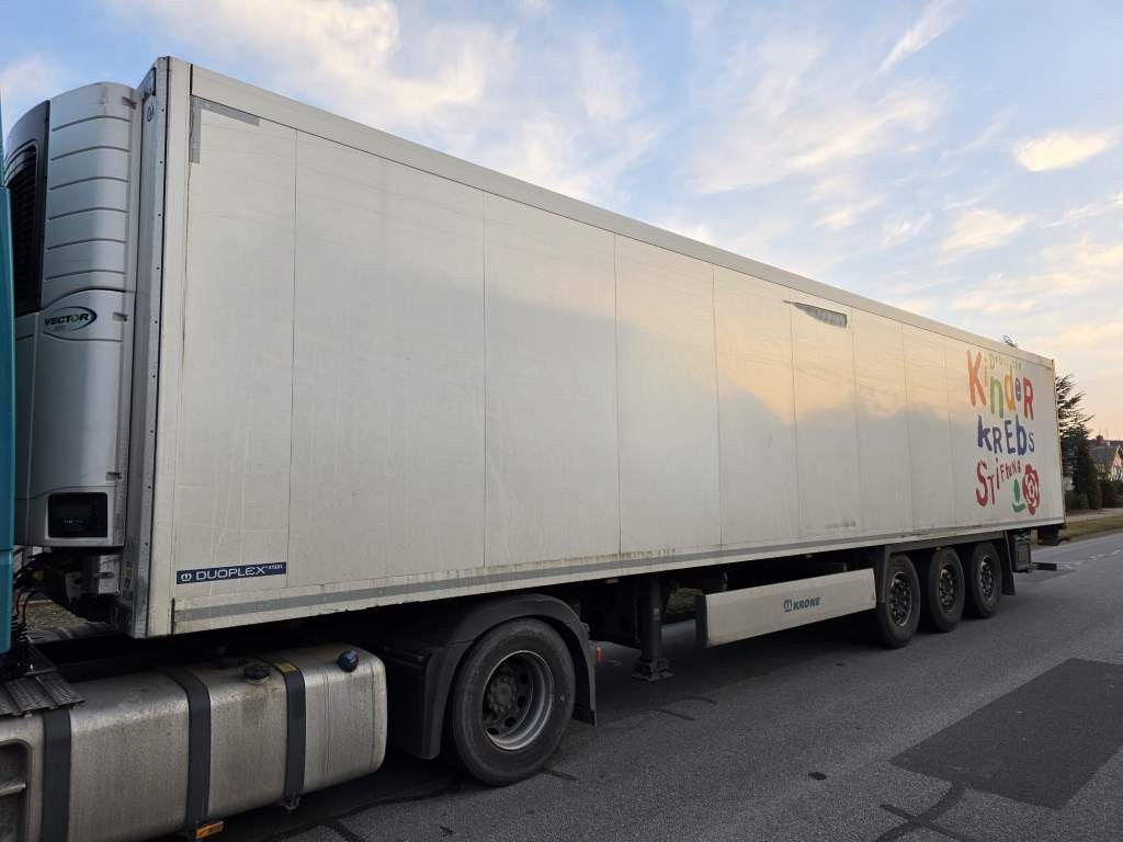 Fahrzeugabbildung Krone Tiefkühler, Carrier Vector 1550, 2 x Liftachse