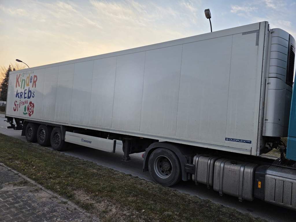 Fahrzeugabbildung Krone Tiefkühler, Carrier Vector 1550, 2 x Liftachse