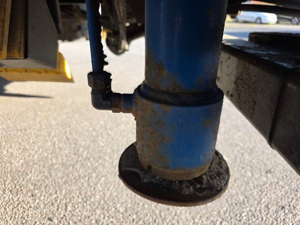 Fahrzeugabbildung MAN 26.400 TGX mit Baustoffplateau, geteilte Rampen