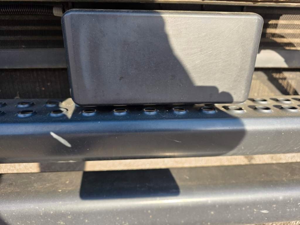 Fahrzeugabbildung MAN 26.400 TGX mit Baustoffplateau, geteilte Rampen