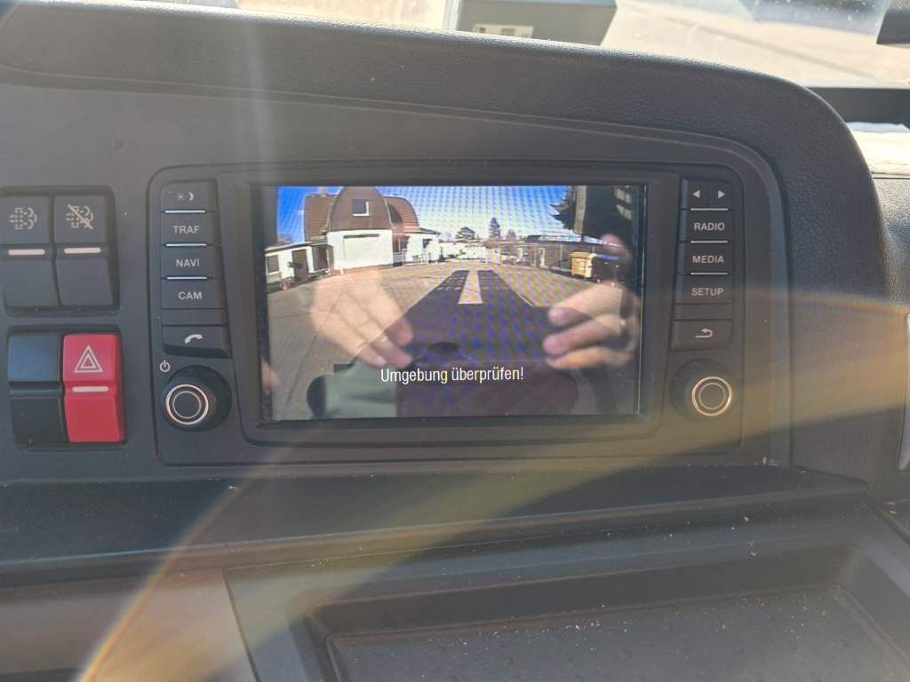 Fahrzeugabbildung MAN 26.400 TGX mit Baustoffplateau, geteilte Rampen