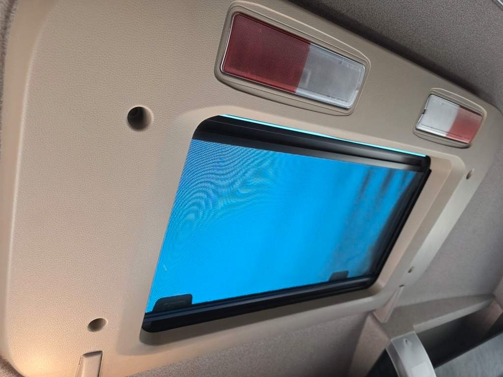 Fahrzeugabbildung MAN 26.400 TGX mit Baustoffplateau, geteilte Rampen