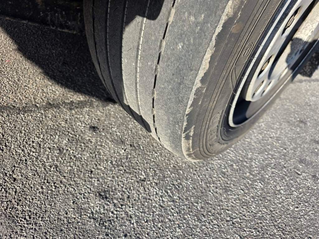 Fahrzeugabbildung MAN 26.400 TGX mit Baustoffplateau, geteilte Rampen