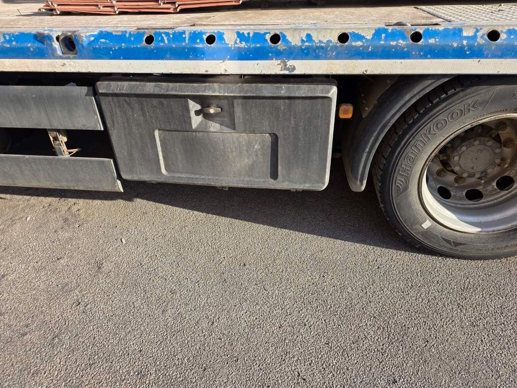 Fahrzeugabbildung MAN 26.400 TGX mit Baustoffplateau, geteilte Rampen