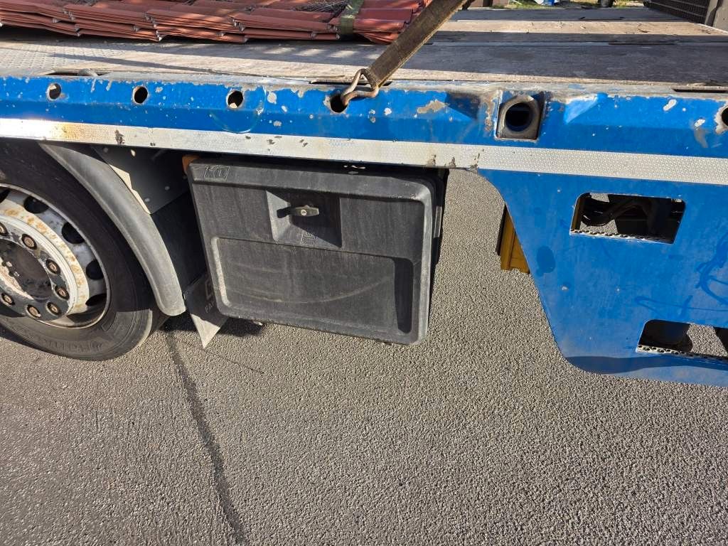 Fahrzeugabbildung MAN 26.400 TGX mit Baustoffplateau, geteilte Rampen