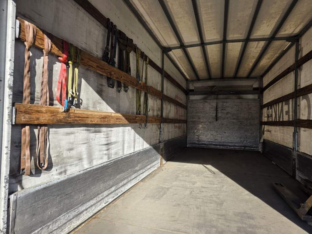 Fahrzeugabbildung Iveco 120E25 Pritsche&Plane,Ladebordwand 1,5 To