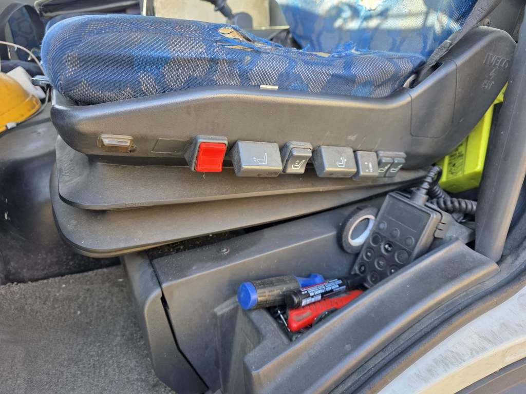 Fahrzeugabbildung Iveco 120E25 Pritsche&Plane,Ladebordwand 1,5 To