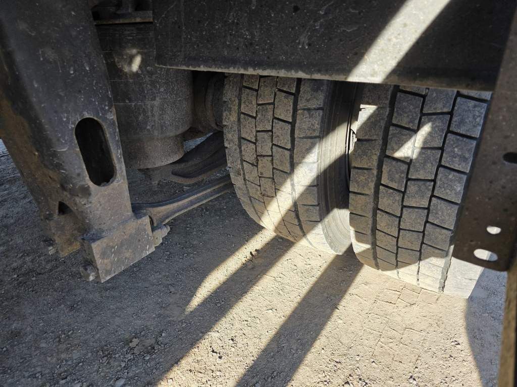 Fahrzeugabbildung Iveco 120E25 Pritsche&Plane,Ladebordwand 1,5 To