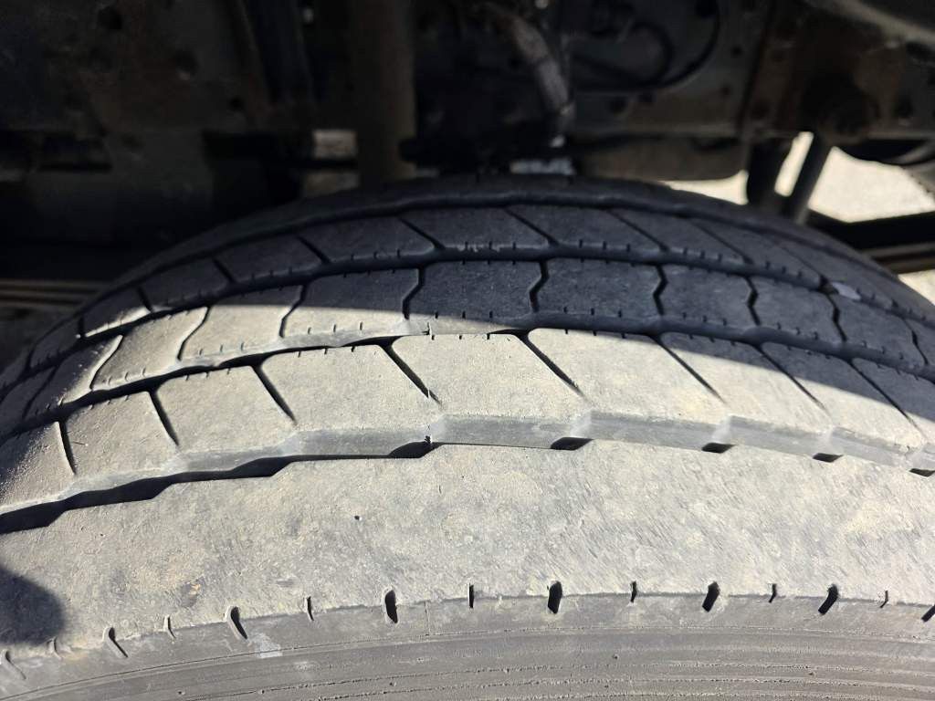 Fahrzeugabbildung Iveco 120E25 Pritsche&Plane,Ladebordwand 1,5 To