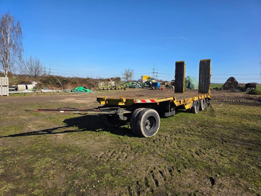Langendorf Tieflader mit Radmulden 3 Achser, Kettenkasten