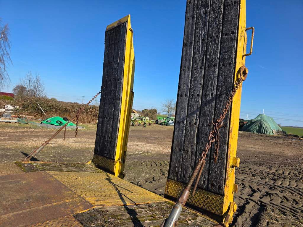 Fahrzeugabbildung Langendorf Tieflader mit Radmulden 3 Achser, Kettenkasten