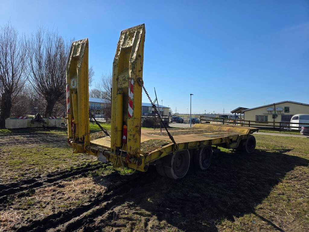 Fahrzeugabbildung Langendorf Tieflader mit Radmulden 3 Achser, Kettenkasten