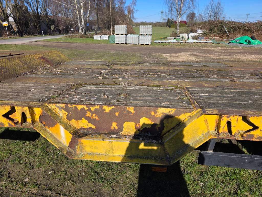 Fahrzeugabbildung Langendorf Tieflader mit Radmulden 3 Achser, Kettenkasten