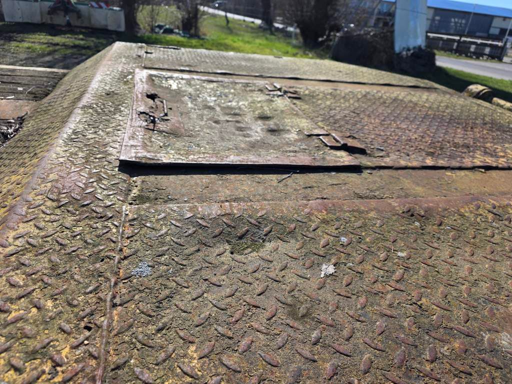 Fahrzeugabbildung Langendorf Tieflader mit Radmulden 3 Achser, Kettenkasten