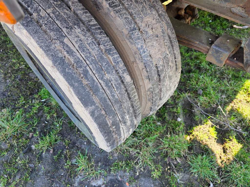 Fahrzeugabbildung Langendorf Tieflader mit Radmulden 3 Achser, Kettenkasten