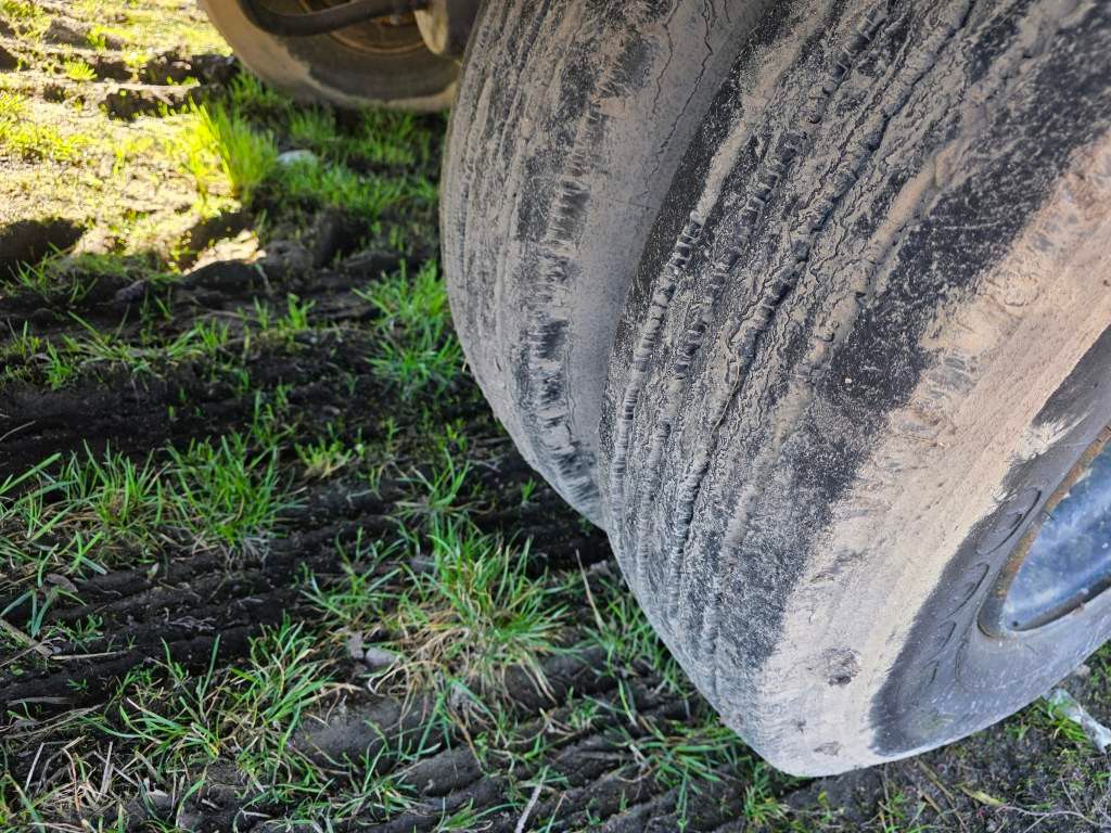Fahrzeugabbildung Langendorf Tieflader mit Radmulden 3 Achser, Kettenkasten