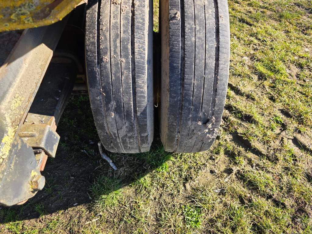 Fahrzeugabbildung Langendorf Tieflader mit Radmulden 3 Achser, Kettenkasten