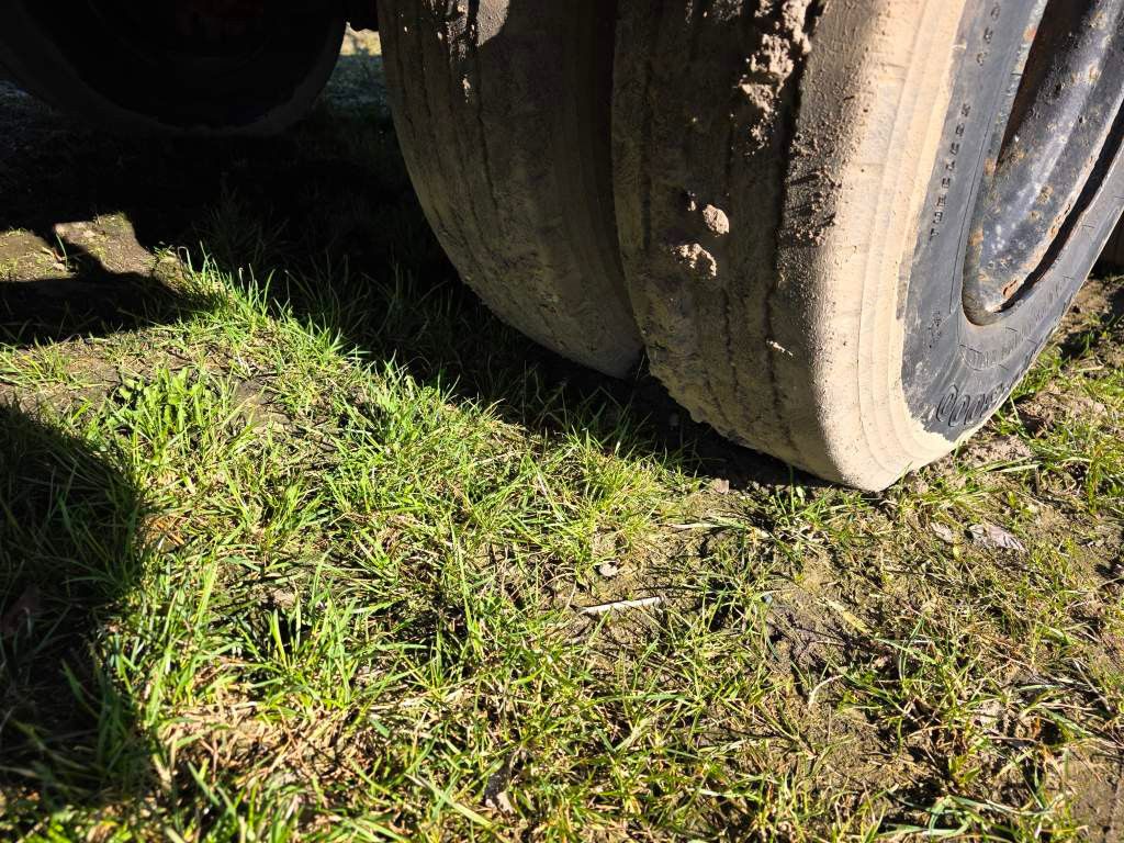Fahrzeugabbildung Langendorf Tieflader mit Radmulden 3 Achser, Kettenkasten