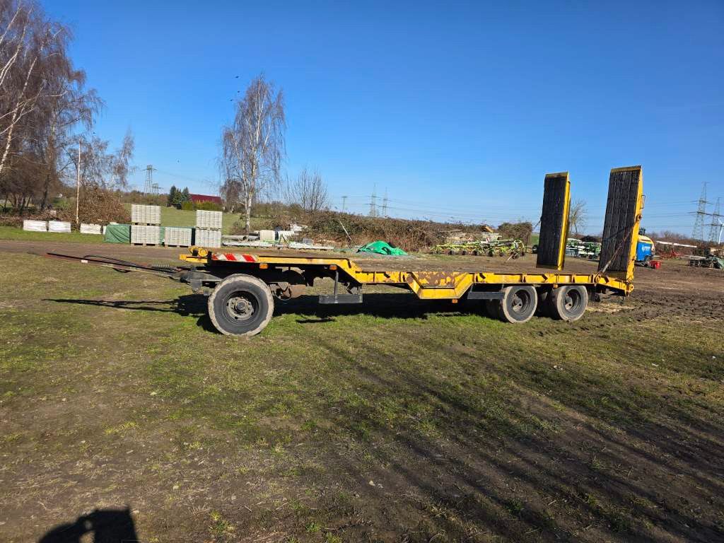 Fahrzeugabbildung Langendorf Tieflader mit Radmulden 3 Achser, Kettenkasten