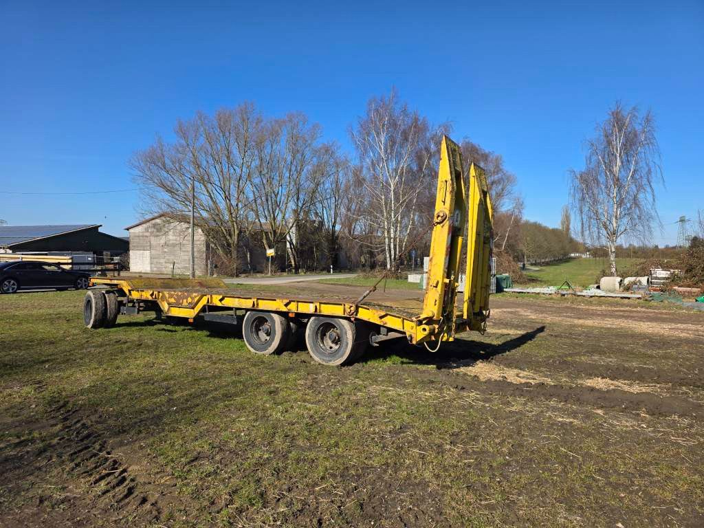 Fahrzeugabbildung Langendorf Tieflader mit Radmulden 3 Achser, Kettenkasten
