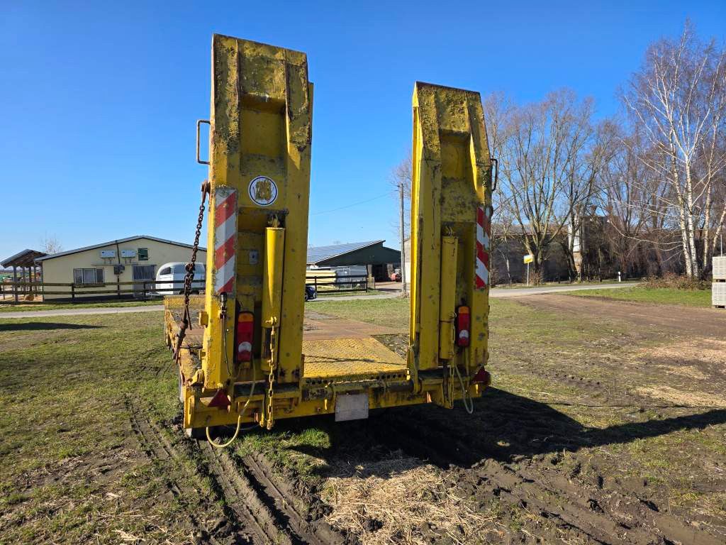 Fahrzeugabbildung Langendorf Tieflader mit Radmulden 3 Achser, Kettenkasten