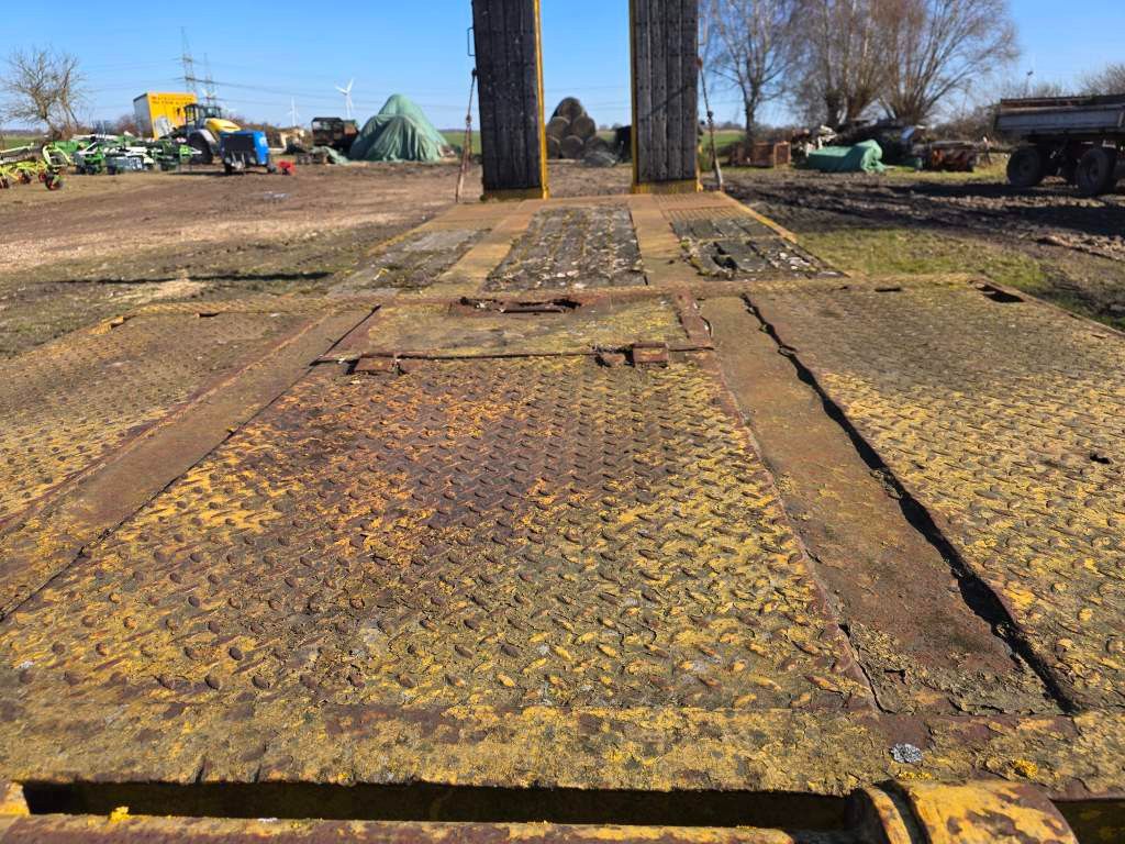 Fahrzeugabbildung Langendorf Tieflader mit Radmulden 3 Achser, Kettenkasten