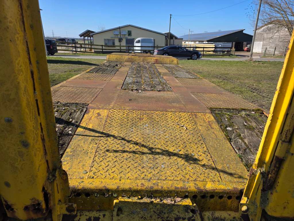 Fahrzeugabbildung Langendorf Tieflader mit Radmulden 3 Achser, Kettenkasten