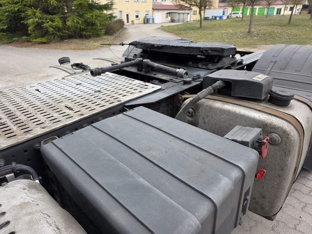 Fahrzeugabbildung Iveco 480 S-Way, 2 Kreis-Hydraulik, Retrader