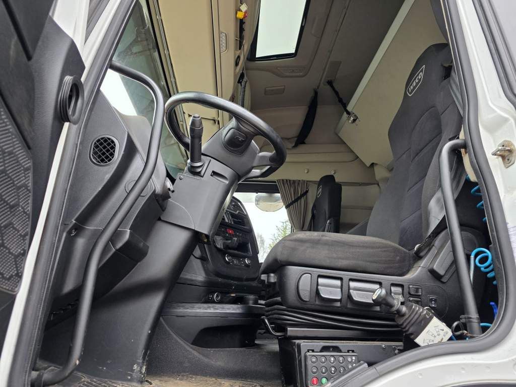 Fahrzeugabbildung Iveco 480 S-Way, 2 Kreis-Hydraulik, Retrader