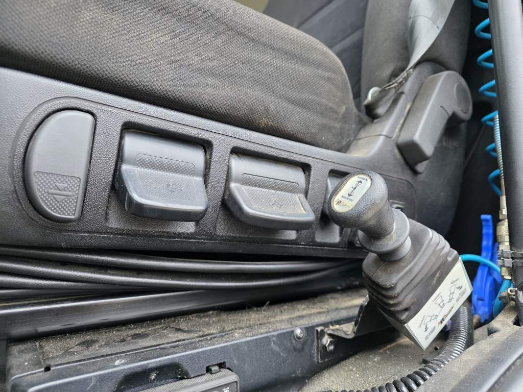 Fahrzeugabbildung Iveco 480 S-Way, 2 Kreis-Hydraulik, Retrader