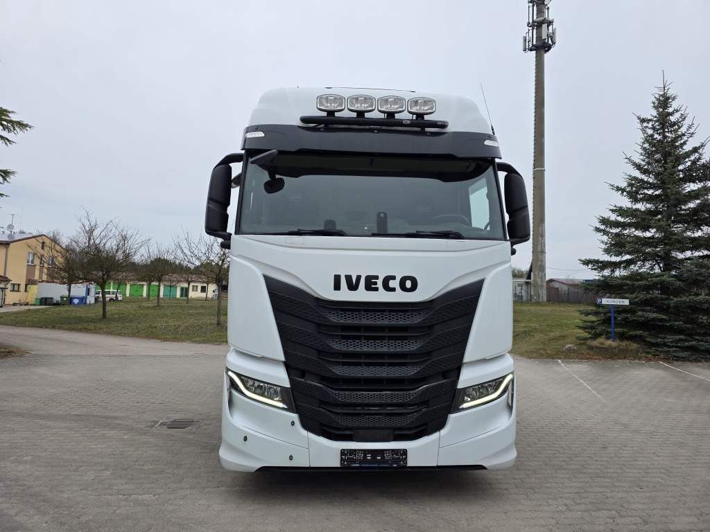 Fahrzeugabbildung Iveco 480 S-Way, 2 Kreis-Hydraulik, Retrader