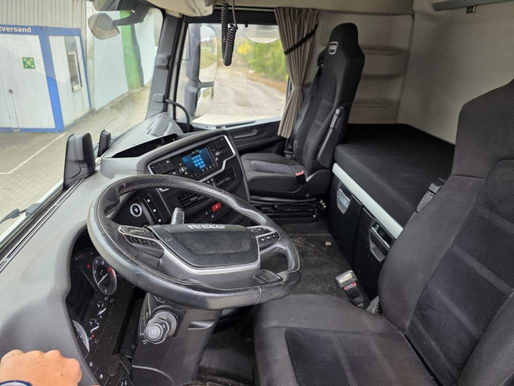 Fahrzeugabbildung Iveco 480 S-Way, 2 Kreis-Hydraulik, Retrader