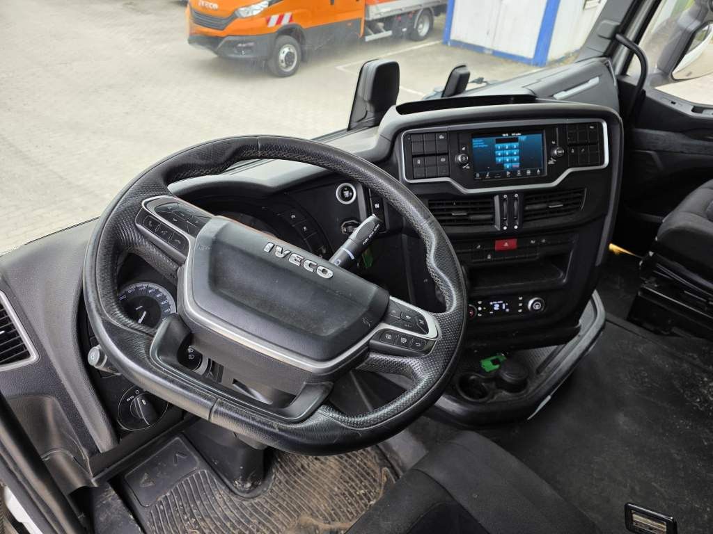 Fahrzeugabbildung Iveco 480 S-Way, 2 Kreis-Hydraulik, Retrader