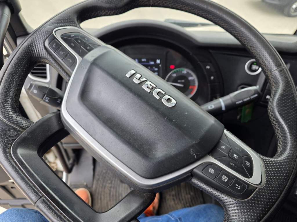 Fahrzeugabbildung Iveco 480 S-Way, 2 Kreis-Hydraulik, Retrader