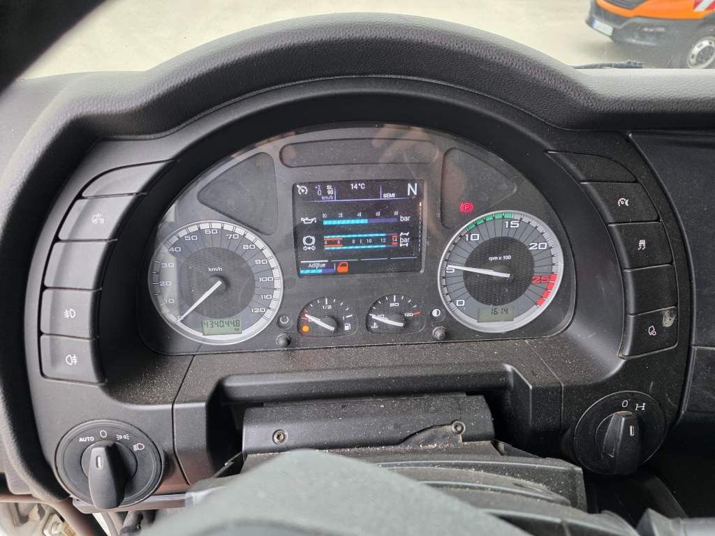 Fahrzeugabbildung Iveco 480 S-Way, 2 Kreis-Hydraulik, Retrader