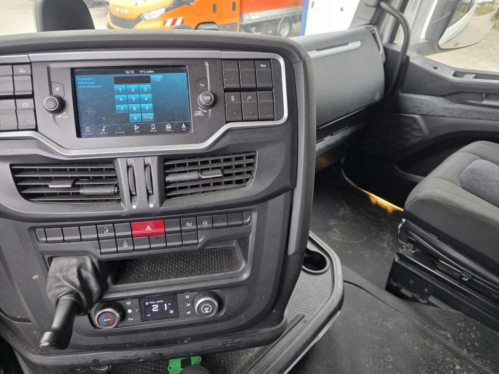 Fahrzeugabbildung Iveco 480 S-Way, 2 Kreis-Hydraulik, Retrader