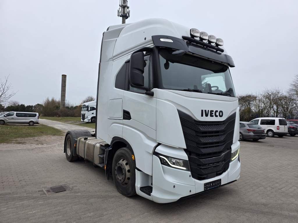 Fahrzeugabbildung Iveco 480 S-Way, 2 Kreis-Hydraulik, Retrader