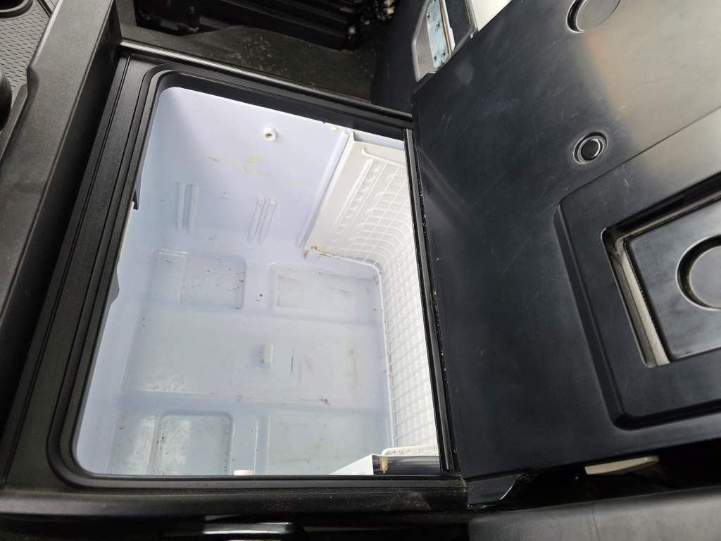 Fahrzeugabbildung Iveco 480 S-Way, 2 Kreis-Hydraulik, Retrader