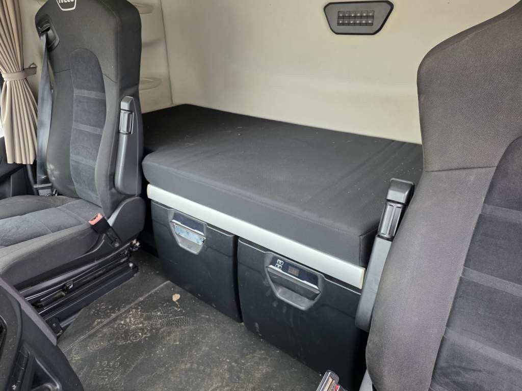 Fahrzeugabbildung Iveco 480 S-Way, 2 Kreis-Hydraulik, Retrader