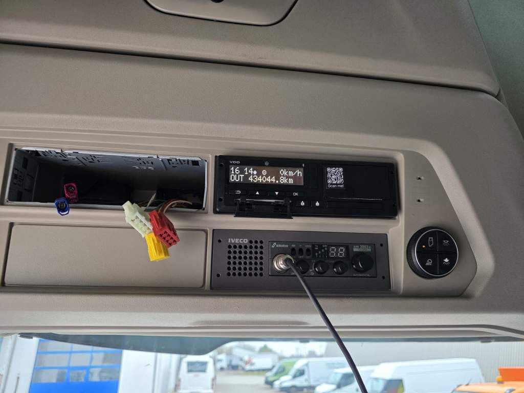 Fahrzeugabbildung Iveco 480 S-Way, 2 Kreis-Hydraulik, Retrader